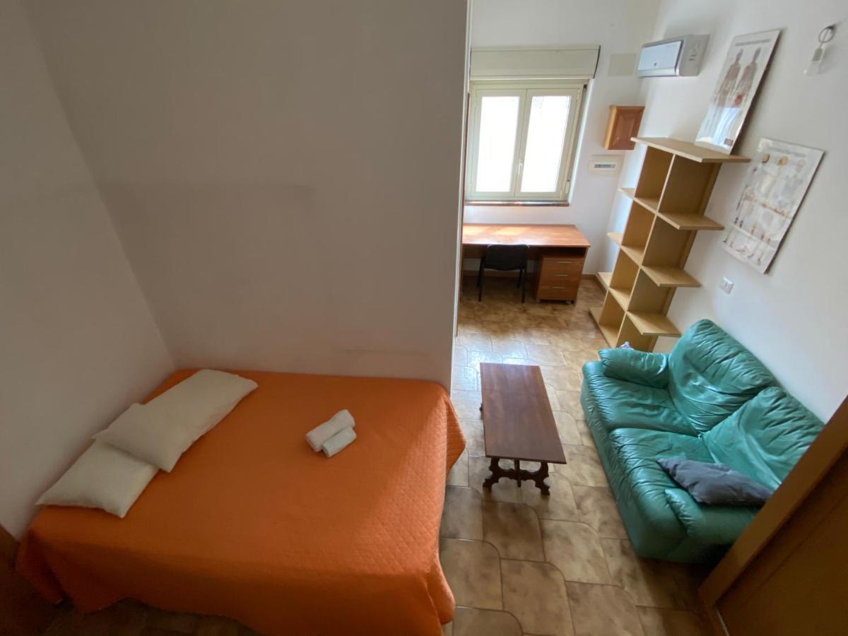Stanza Privata Dotata Di Tutti I Comfort-Centro Storico Palermo Apartment Luaran gambar